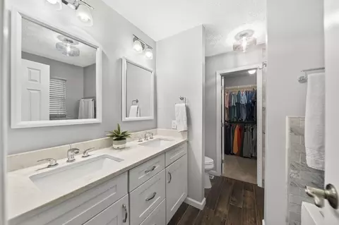 Bath - 2460 Cornwall Ct, Powell, OH 43065 photo 5 of 9