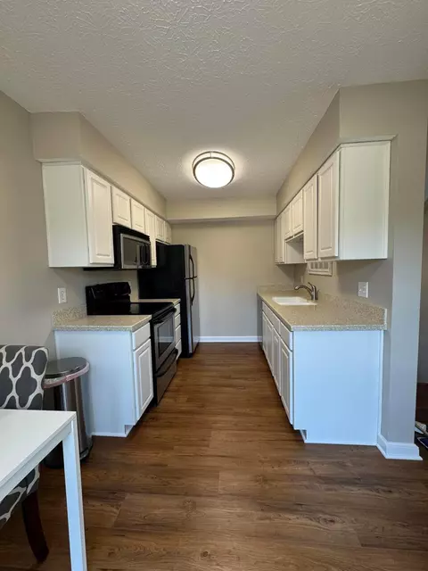 Kitchen - 357 Saint Andrews Dr, Dublin, OH 43017 photo 1 of 4