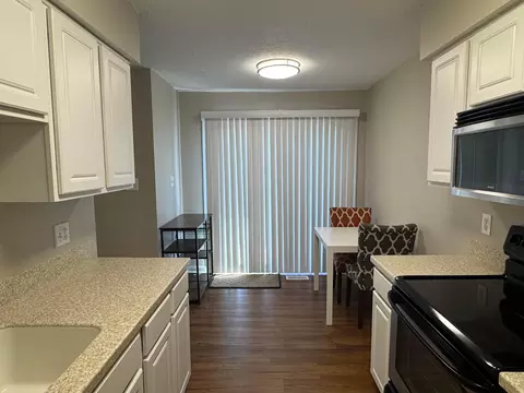 Kitchen - 357 Saint Andrews Dr, Dublin, OH 43017 photo 4 of 4