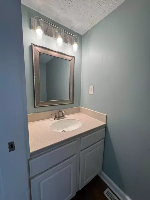 Bath - 357 Saint Andrews Dr, Dublin, OH 43017 photo 1 of 4