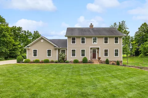 9596 Woodridge Cir, Fredericktown, OH 43019