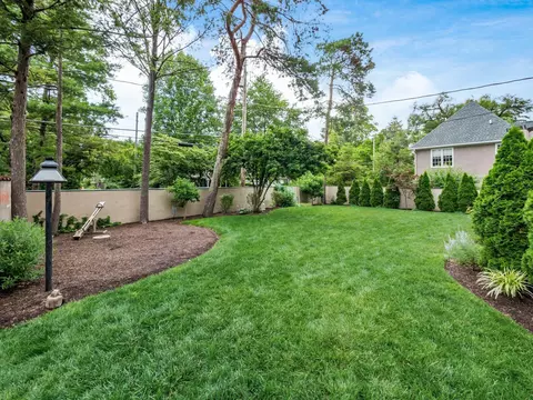 Exterior - 2674 E Broad St, Bexley, OH 43209 photo 19 of 20
