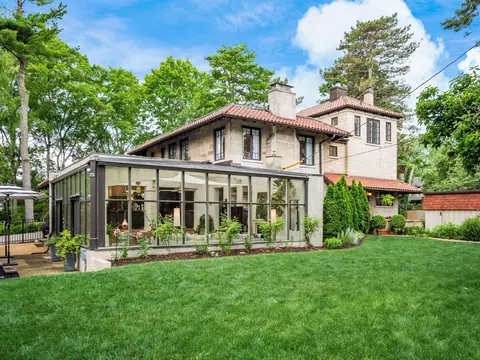 Exterior - 2674 E Broad St, Bexley, OH 43209 photo 15 of 20