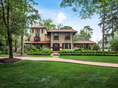 Exterior - 2674 E Broad St, Bexley, OH 43209 photo 2 of 20