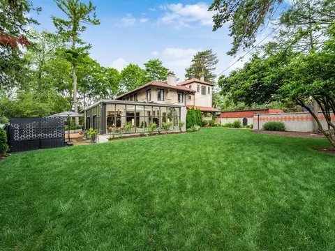 Exterior - 2674 E Broad St, Bexley, OH 43209 photo 16 of 20