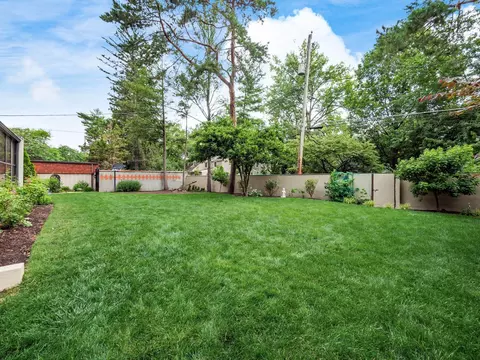 Exterior - 2674 E Broad St, Bexley, OH 43209 photo 18 of 20