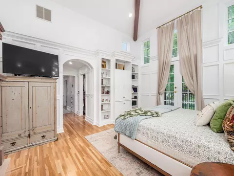 Bedroom - 2674 E Broad St, Bexley, OH 43209 photo 7 of 10
