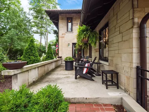 Exterior - 2674 E Broad St, Bexley, OH 43209 photo 7 of 20