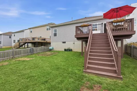 Exterior - 433 Sandburg Dr, Lithopolis, OH 43136 photo 7 of 11
