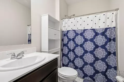 Bath - 433 Sandburg Dr, Lithopolis, OH 43136 photo 2 of 2