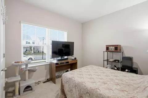 Bedroom - 433 Sandburg Dr, Lithopolis, OH 43136 photo 2 of 2