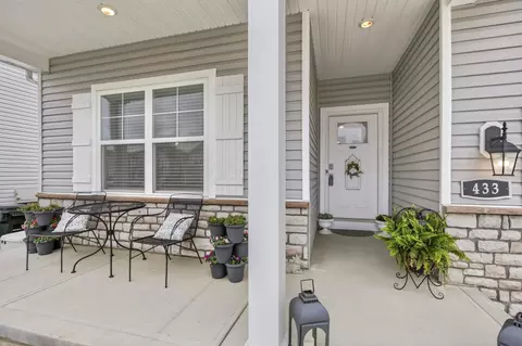 Exterior - 433 Sandburg Dr, Lithopolis, OH 43136 photo 3 of 11