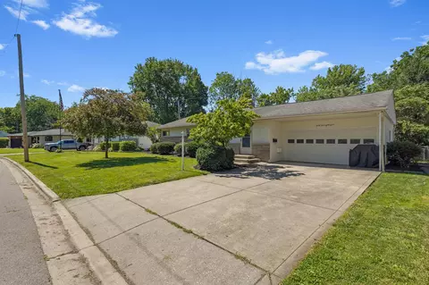 3183 Lotz Dr, Grove City, OH 43123
