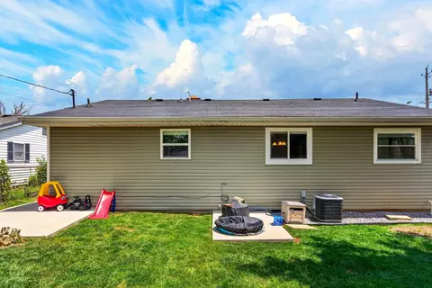 Exterior - 147 Nicholas Dr, Circleville, OH 43113 photo 4 of 8