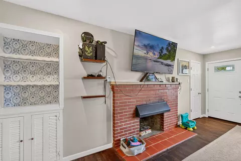 Entry Way - 147 Nicholas Dr, Circleville, OH 43113 photo 1 of 1