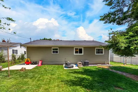 Exterior - 147 Nicholas Dr, Circleville, OH 43113 photo 5 of 8
