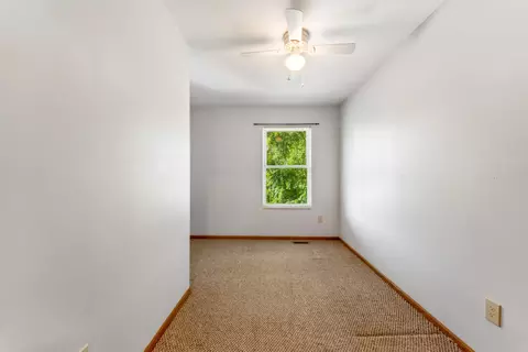 Bedroom - 47 High St, Delaware, OH 43015 photo 4 of 6