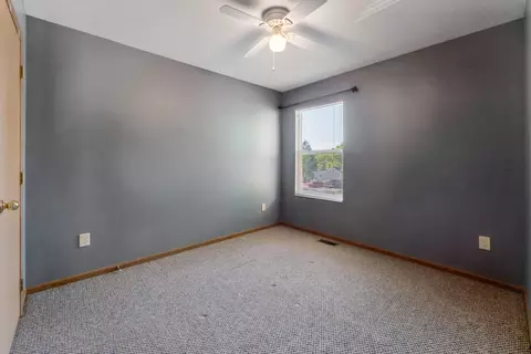 Bedroom - 47 High St, Delaware, OH 43015 photo 5 of 6