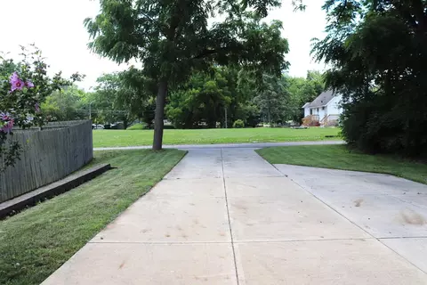 Exterior - 47 High St, Delaware, OH 43015 photo 7 of 10