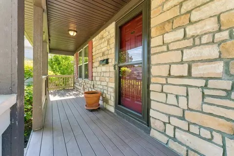 Exterior - 47 High St, Delaware, OH 43015 photo 4 of 10