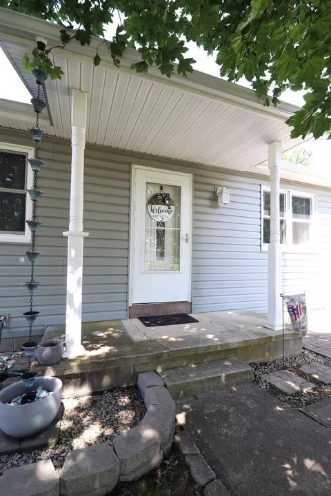 145 Danbury Rd, West Jefferson, OH 43162