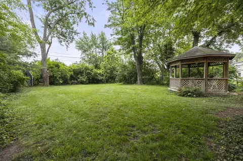 Exterior - 237 Maple Dr, Columbus, OH 43228 photo 15 of 20