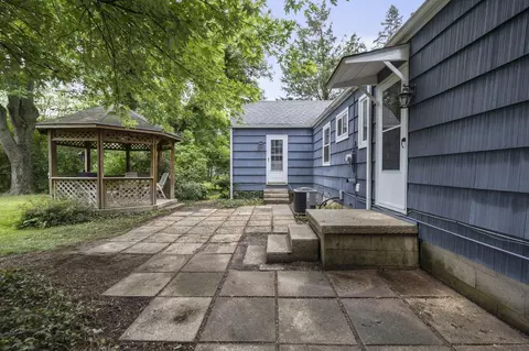 Exterior - 237 Maple Dr, Columbus, OH 43228 photo 6 of 20