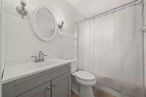 Bath - 237 Maple Dr, Columbus, OH 43228 photo 1 of 1