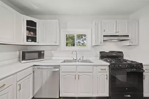 Kitchen - 237 Maple Dr, Columbus, OH 43228 photo 5 of 5