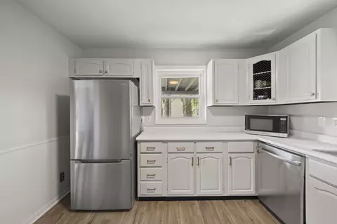 Kitchen - 237 Maple Dr, Columbus, OH 43228 photo 4 of 5