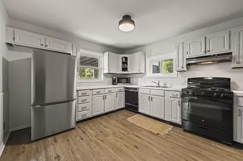 Kitchen - 237 Maple Dr, Columbus, OH 43228 photo 2 of 5