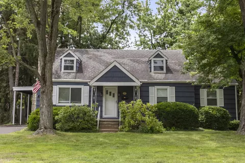 237 Maple Dr, Columbus, OH 43228