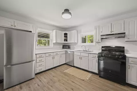 Kitchen - 237 Maple Dr, Columbus, OH 43228 photo 2 of 5