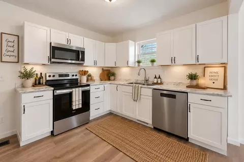 Kitchen - 411 E Ohio St, Circleville, OH 43113 photo 2 of 2