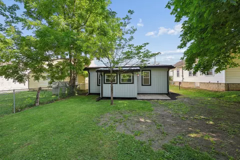 Exterior - 411 E Ohio St, Circleville, OH 43113 photo 6 of 8