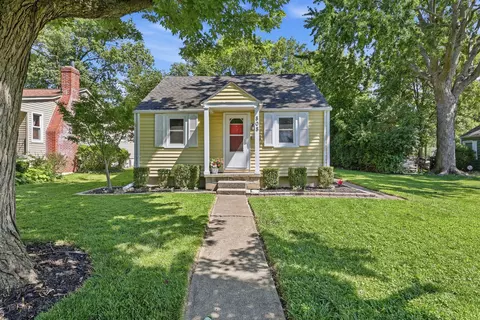 808 W 9th St, Marysville, OH 43040