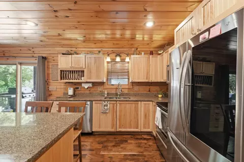 Kitchen - 2611 Eckert Rd SE, Lancaster, OH 43130 photo 3 of 3