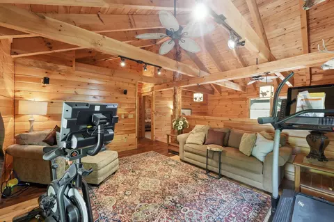 Living - 2611 Eckert Rd SE, Lancaster, OH 43130 photo 4 of 5