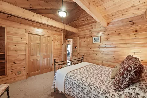 Bedroom - 2611 Eckert Rd SE, Lancaster, OH 43130 photo 4 of 8