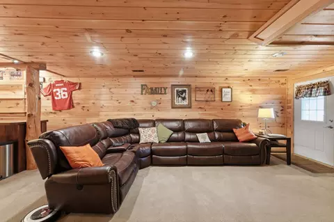 Living - 2611 Eckert Rd SE, Lancaster, OH 43130 photo 5 of 5