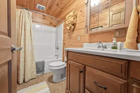 Bath - 2611 Eckert Rd SE, Lancaster, OH 43130 photo 2 of 4