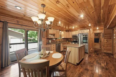 Dining - 2611 Eckert Rd SE, Lancaster, OH 43130 photo 1 of 2