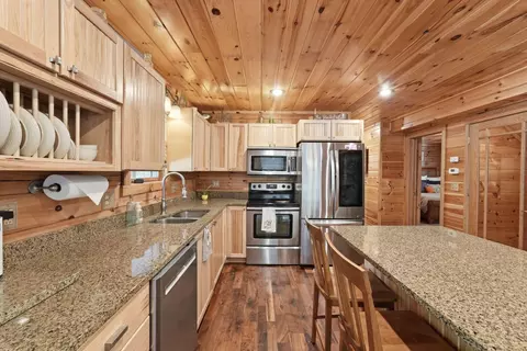 Kitchen - 2611 Eckert Rd SE, Lancaster, OH 43130 photo 1 of 3