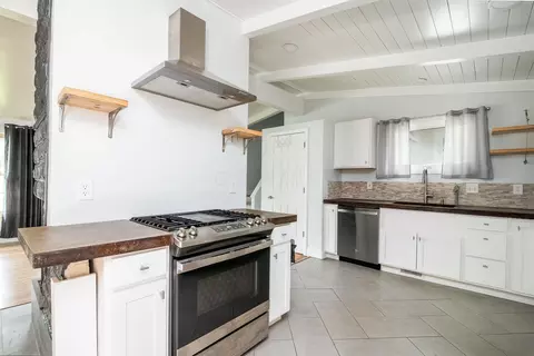 Kitchen - 2905 W Case Rd, Dublin, OH 43017 photo 2 of 3