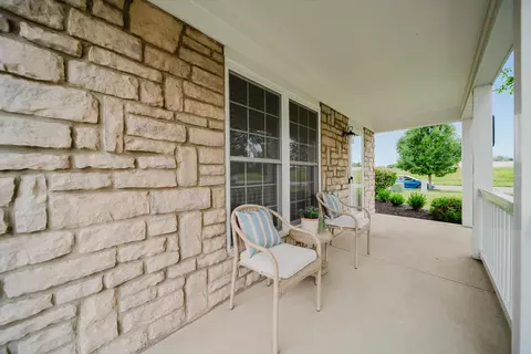 Exterior - 1237 Dunhurst St, Circleville, OH 43113 photo 5 of 7