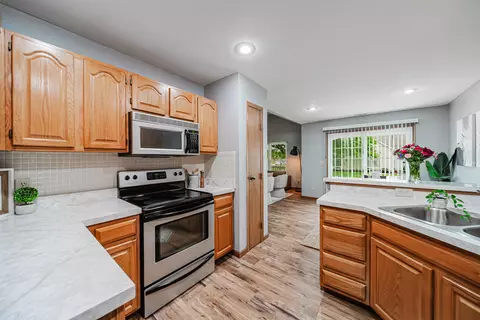 Kitchen - 1237 Dunhurst St, Circleville, OH 43113 photo 3 of 4