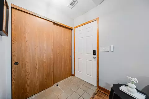 Entry Way - 1237 Dunhurst St, Circleville, OH 43113 photo 1 of 3