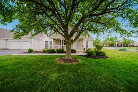 Exterior - 1237 Dunhurst St, Circleville, OH 43113 photo 2 of 7