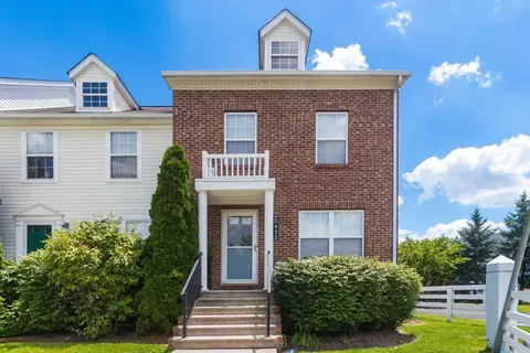 952 Hartford Village Blvd, Columbus, OH 43228