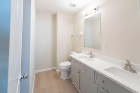 Bath - 5595 Eagle River Dr, Dublin, OH 43016 photo 3 of 5
